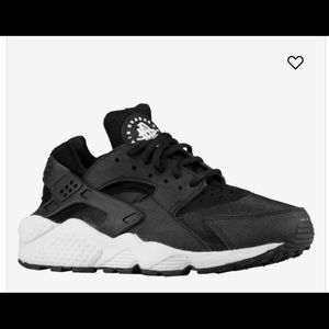 Nike Air Huarache- women size 9